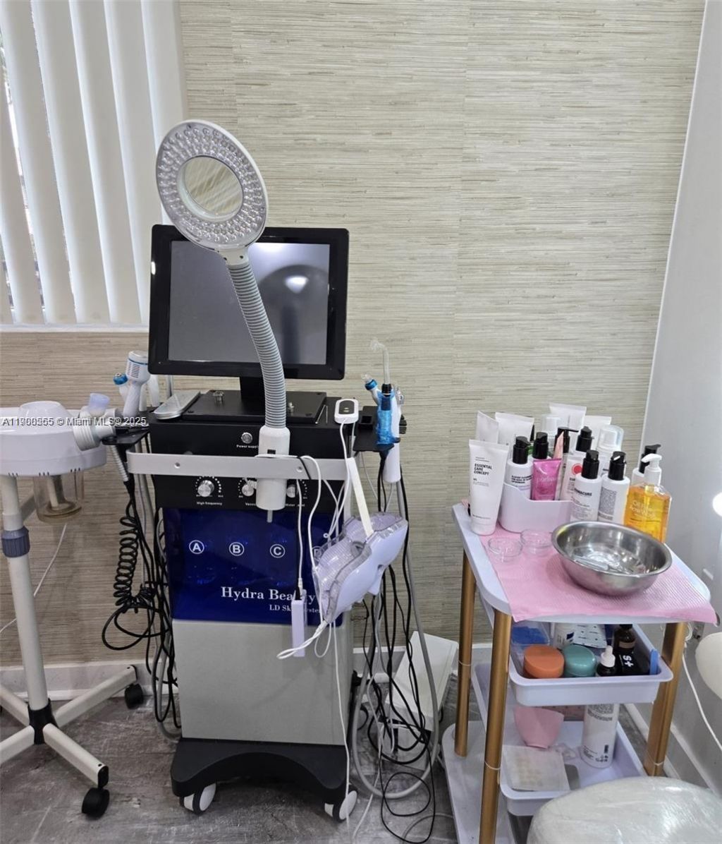 13205 SW 137 Ave, Kendall, FL 33186 Photo