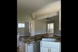 916 Emanon St. photo 4