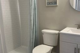 916 Emanon St. photo 4