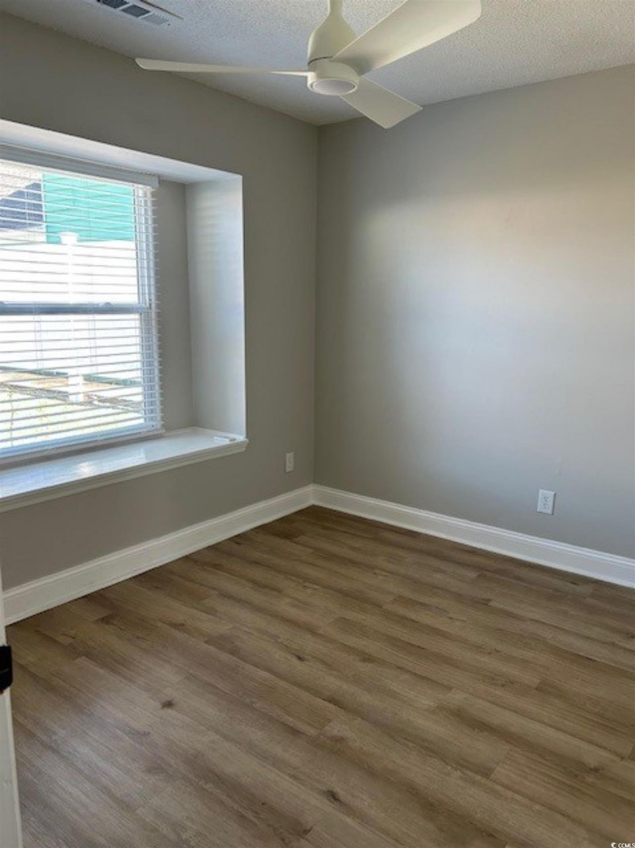 916 Emanon St. Photo 7