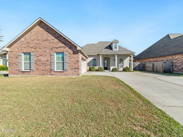 208 Meadowland Drive, Lafayette, LA 70507