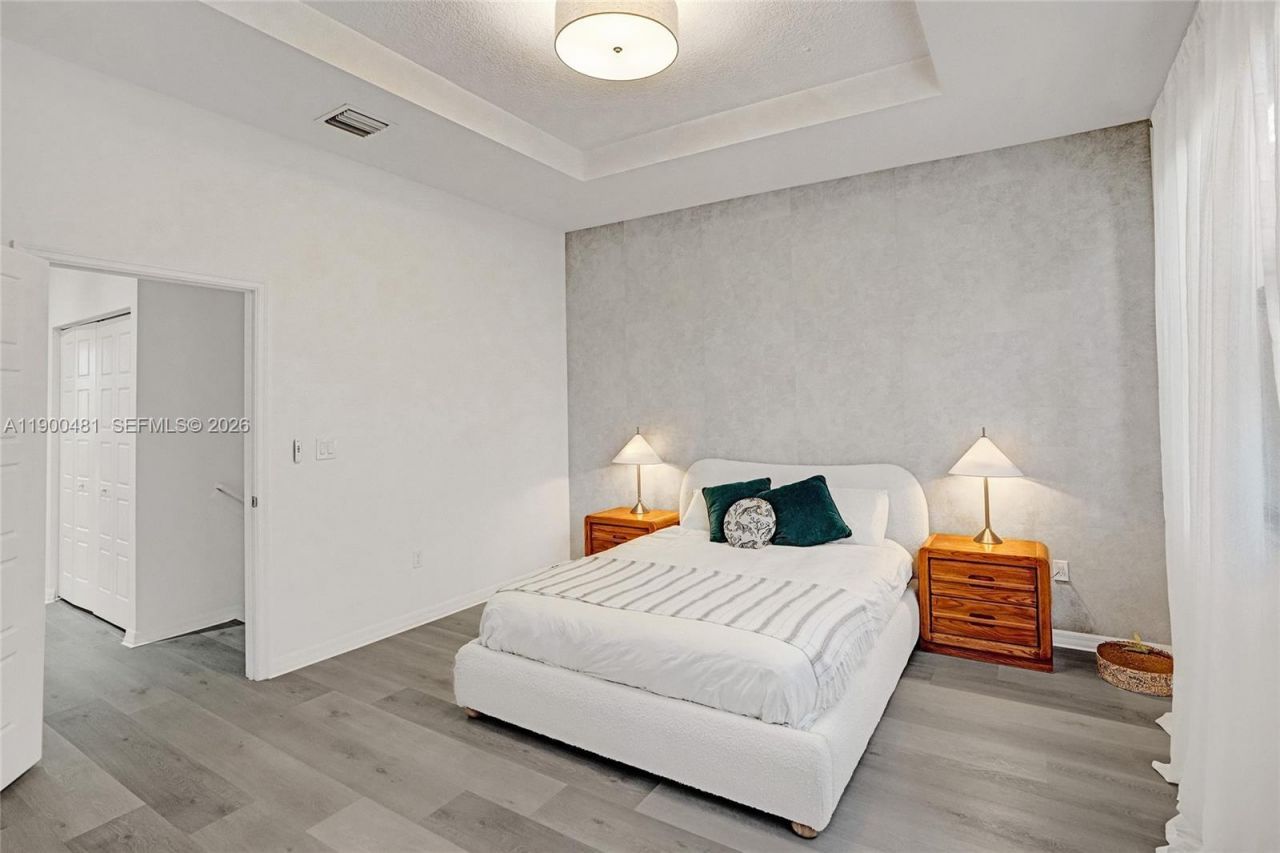 650 NE 193rd Ter, Miami, FL 33179 Photo