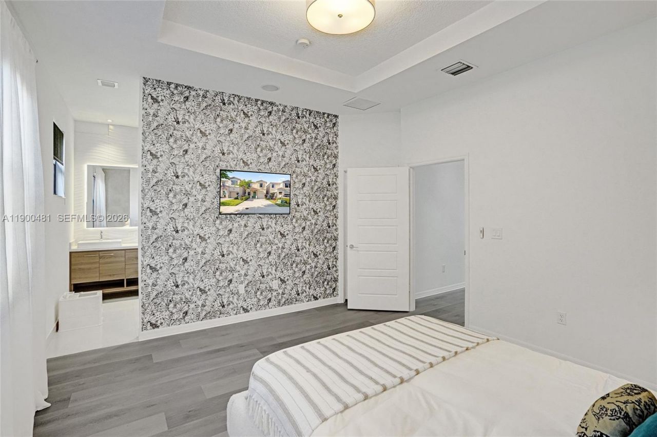 650 NE 193rd Ter, Miami, FL 33179 Photo