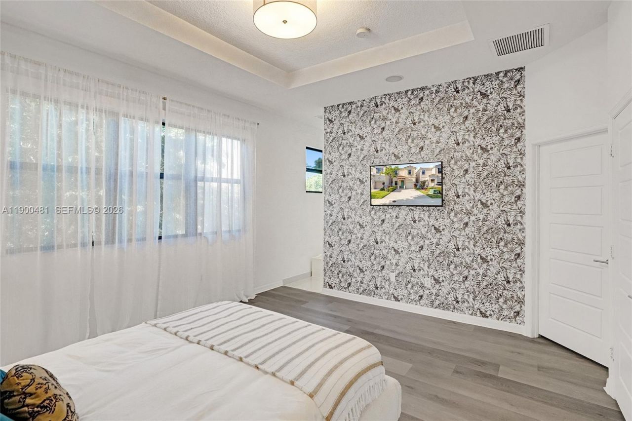 650 NE 193rd Ter, Miami, FL 33179 Photo