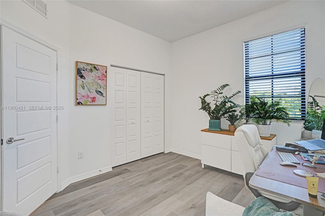 650 NE 193rd Ter, Miami, FL 33179 Photo