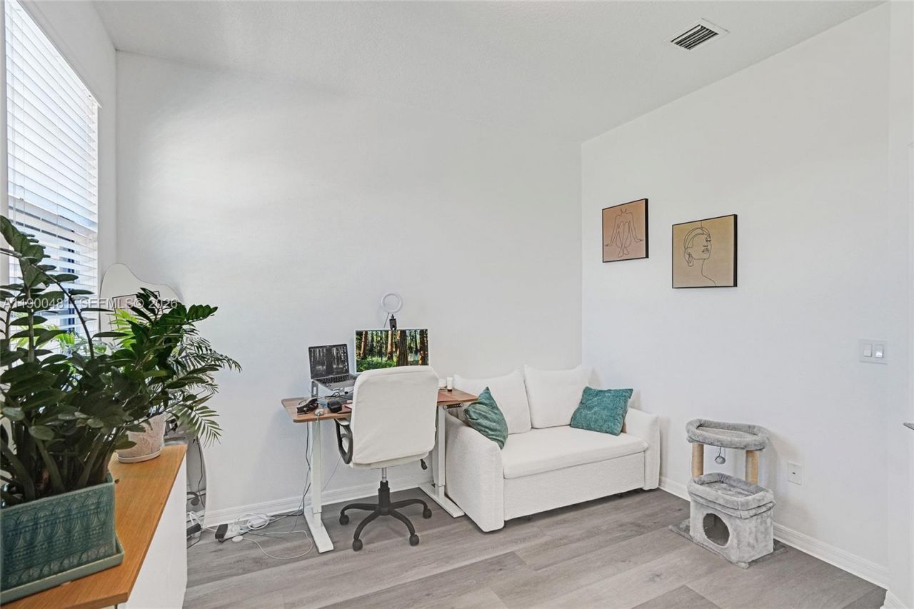 650 NE 193rd Ter, Miami, FL 33179 Photo