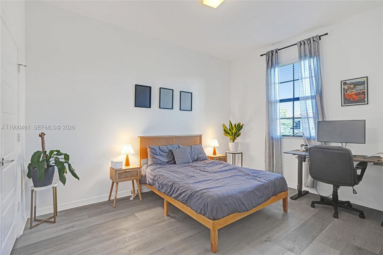 650 NE 193rd Ter, Miami, FL 33179 Photo