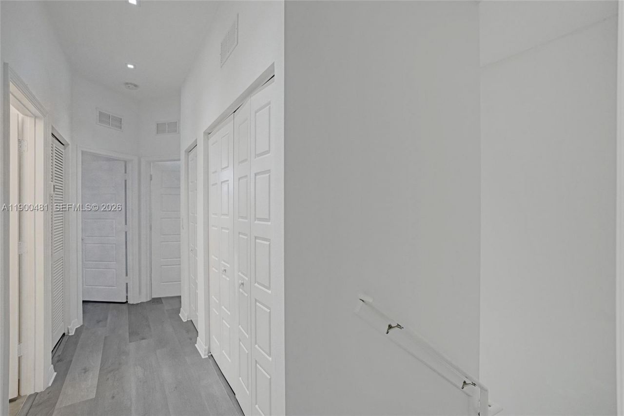 650 NE 193rd Ter, Miami, FL 33179 Photo