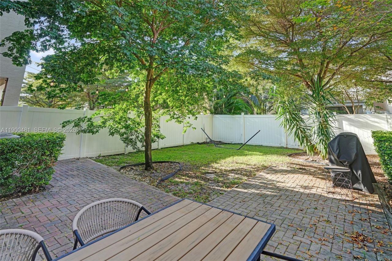 650 NE 193rd Ter, Miami, FL 33179 Photo