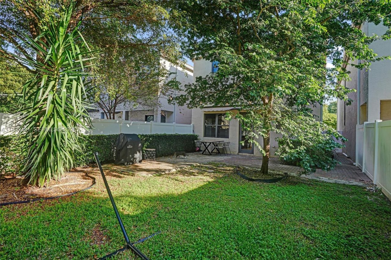 650 NE 193rd Ter, Miami, FL 33179 Photo