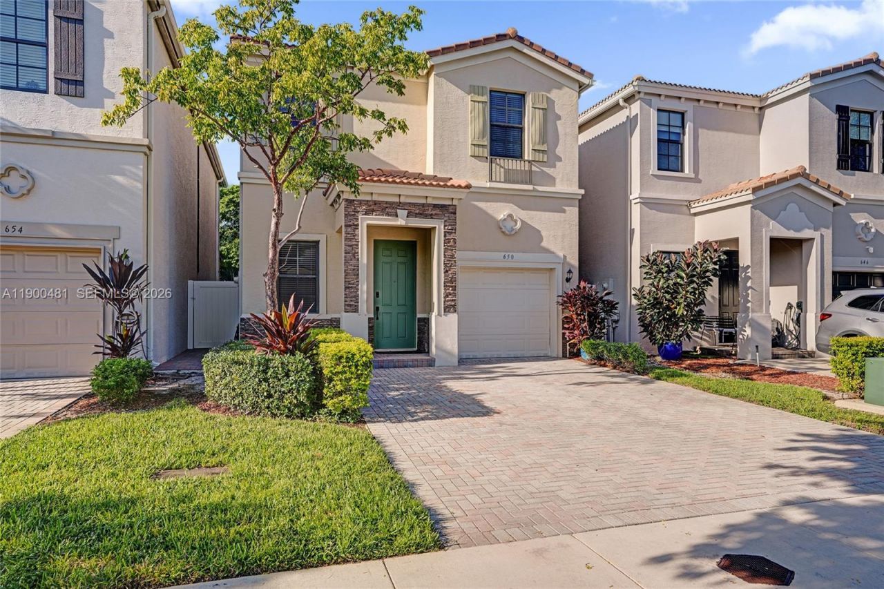 650 NE 193rd Ter, Miami, FL 33179 Photo