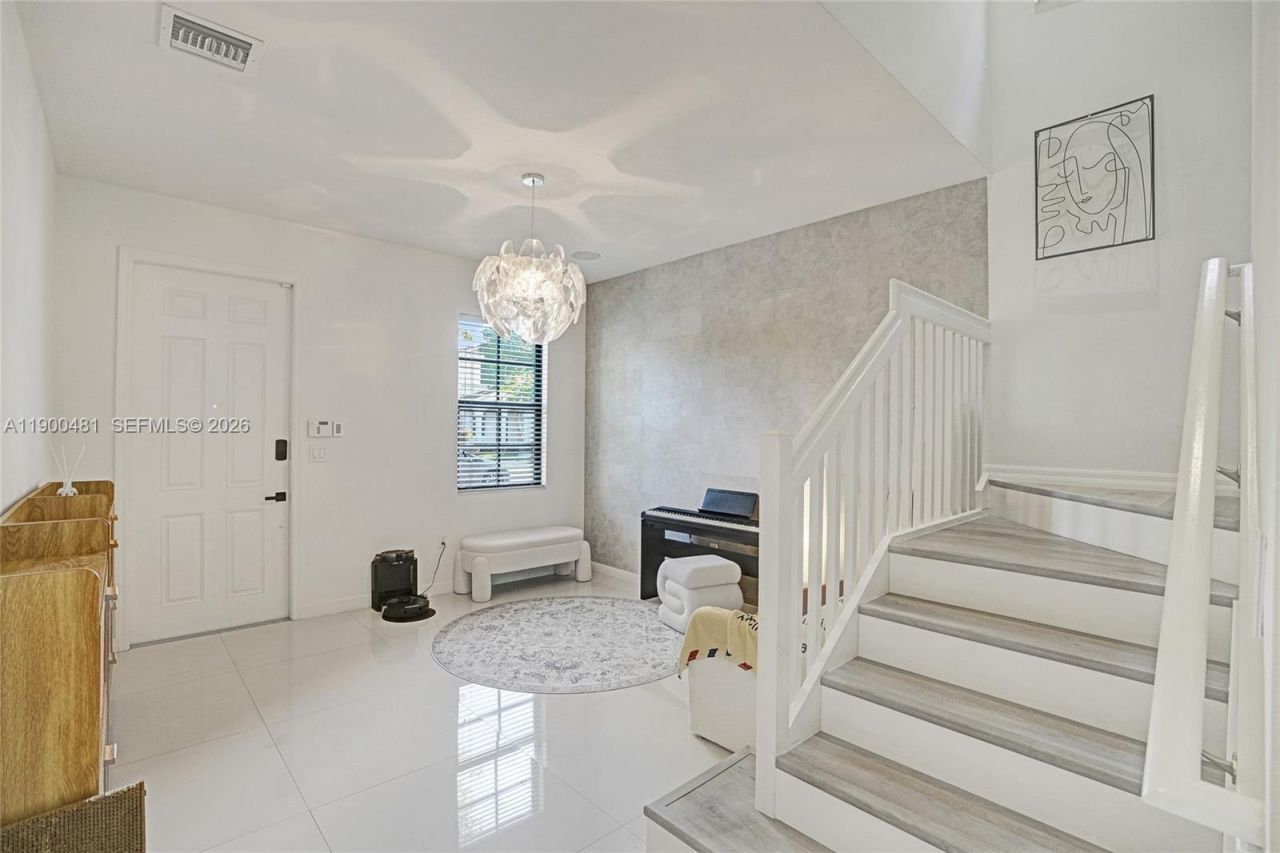 650 NE 193rd Ter, Miami, FL 33179 Photo