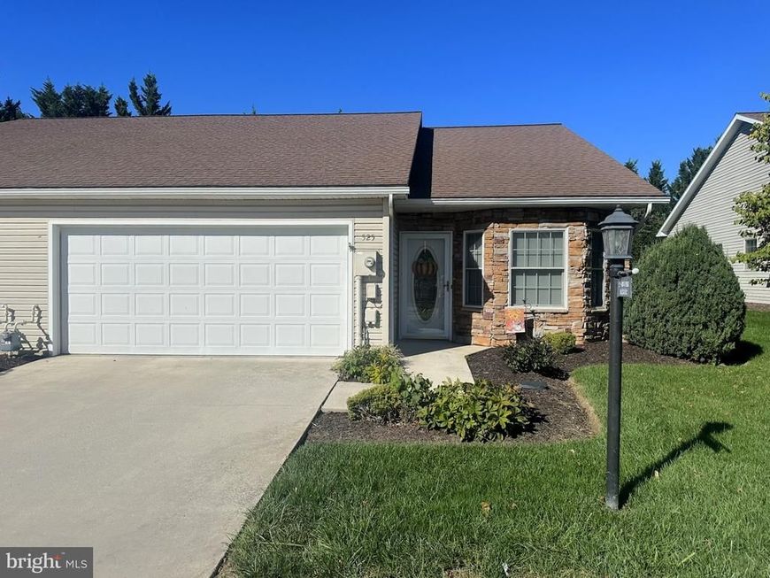 525 Parkview Lane, Unit 113, Hanover, PA 17331 Main Photo