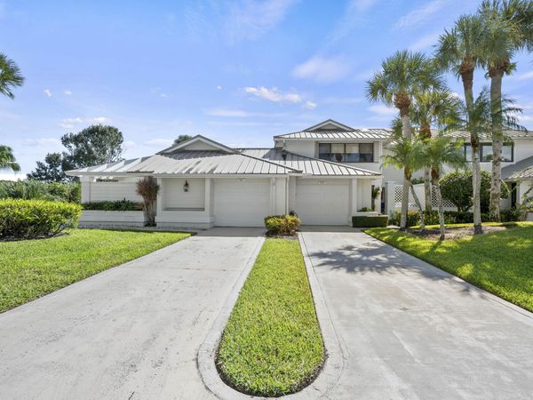 5610 SE Foxcross Place, Stuart, FL 34997