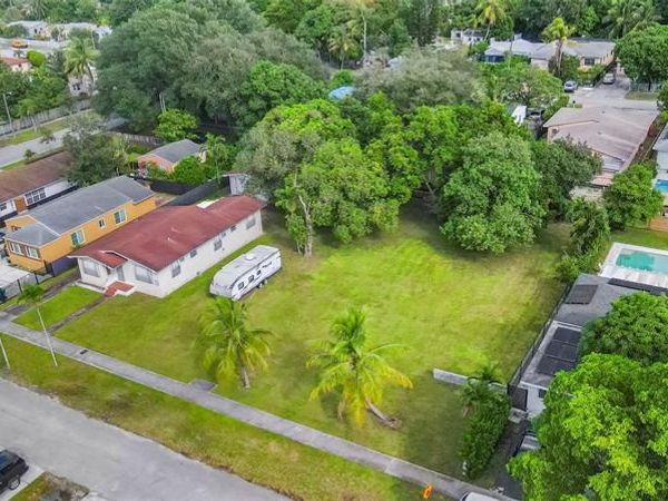23 NE 116th St, Miami, FL 33161