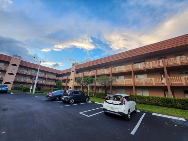 9661 Sunrise Lakes Boulevard, Unit 302, Sunrise, FL 33322