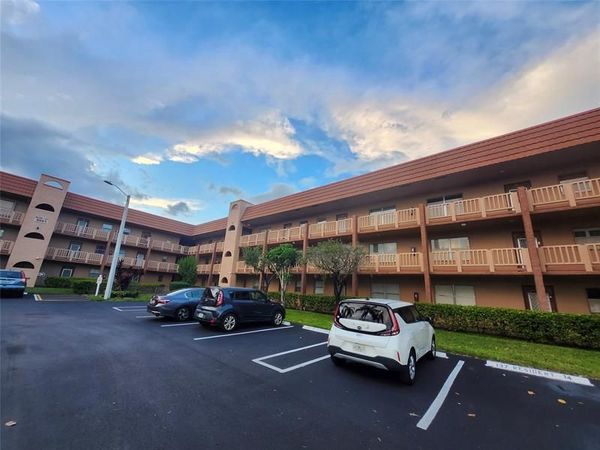9661 SUNRISE LAKES BLVD, Unit 302, Sunrise, FL 33322