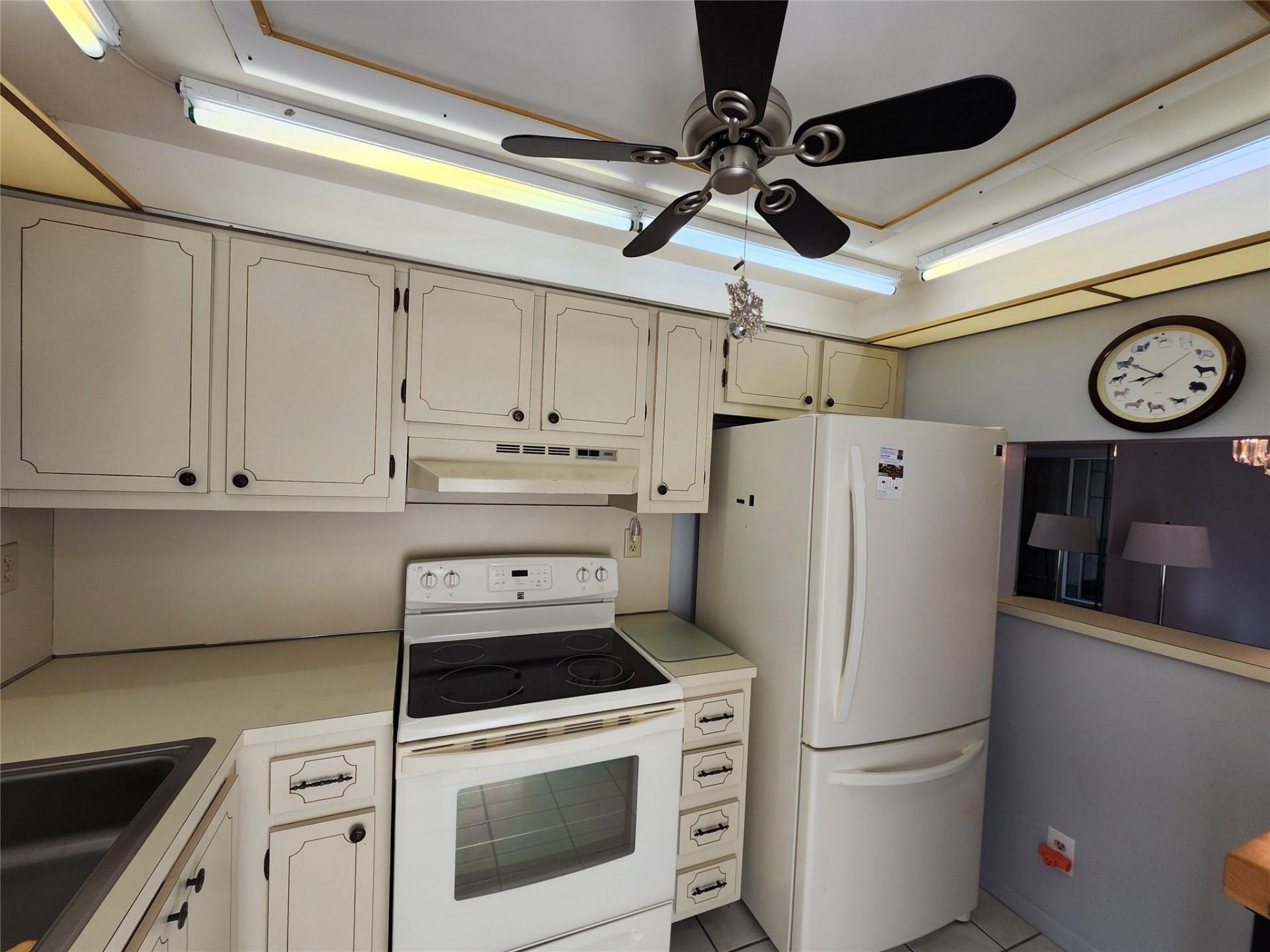 9661 Sunrise Lakes Boulevard, Unit 302, Sunrise, FL 33322 Photo