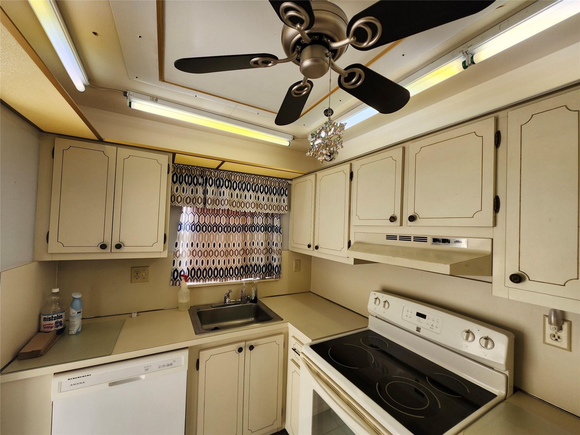 9661 Sunrise Lakes Boulevard, Unit 302, Sunrise, FL 33322 Photo