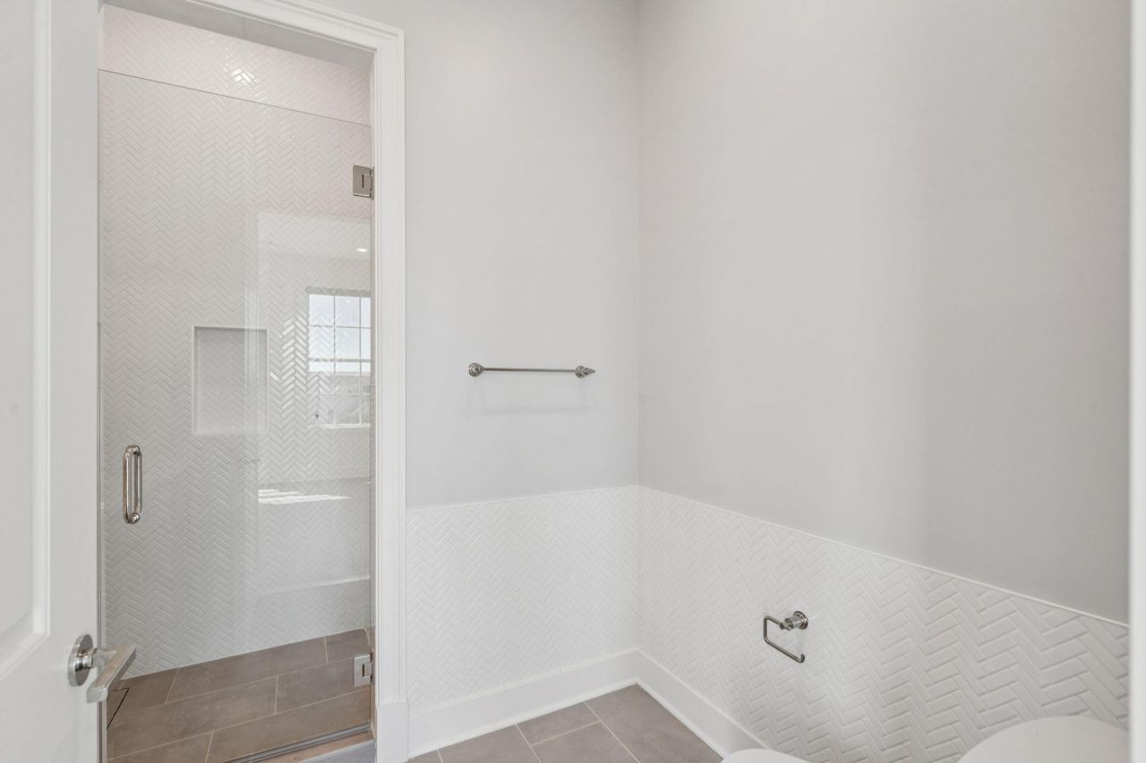 342 Broad Street Photo 18