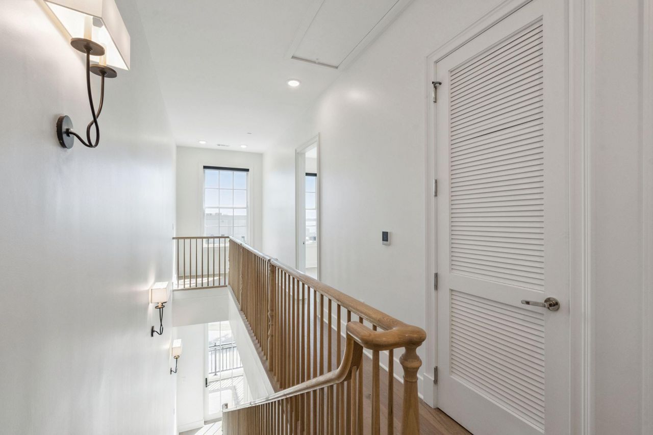 342 Broad Street Photo 22