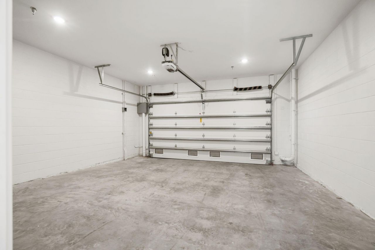 342 Broad Street Photo 6