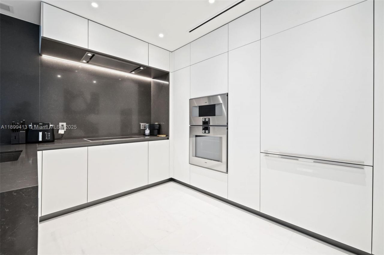 300 Biscayne Blvd Way, Unit 4909W, Miami, FL 33131 Photo