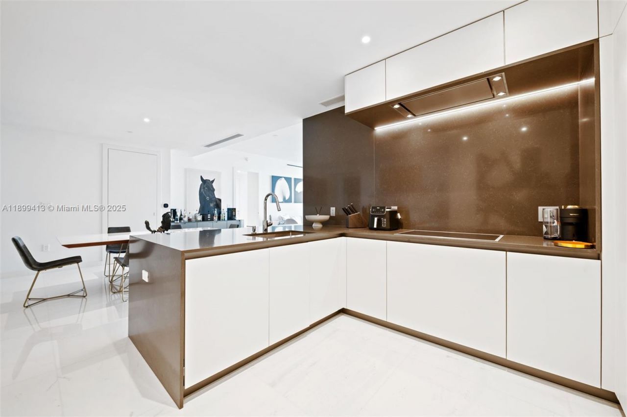 300 Biscayne Blvd Way, Unit 4909W, Miami, FL 33131 Photo