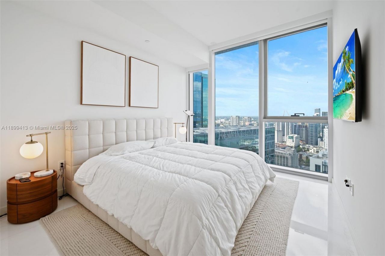 300 Biscayne Blvd Way, Unit 4909W, Miami, FL 33131 Photo