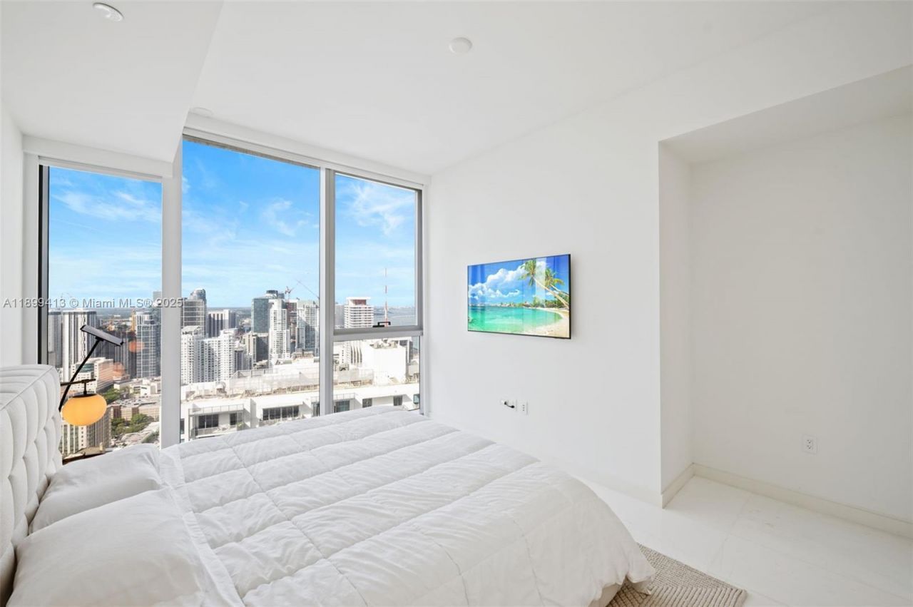 300 Biscayne Blvd Way, Unit 4909W, Miami, FL 33131 Photo