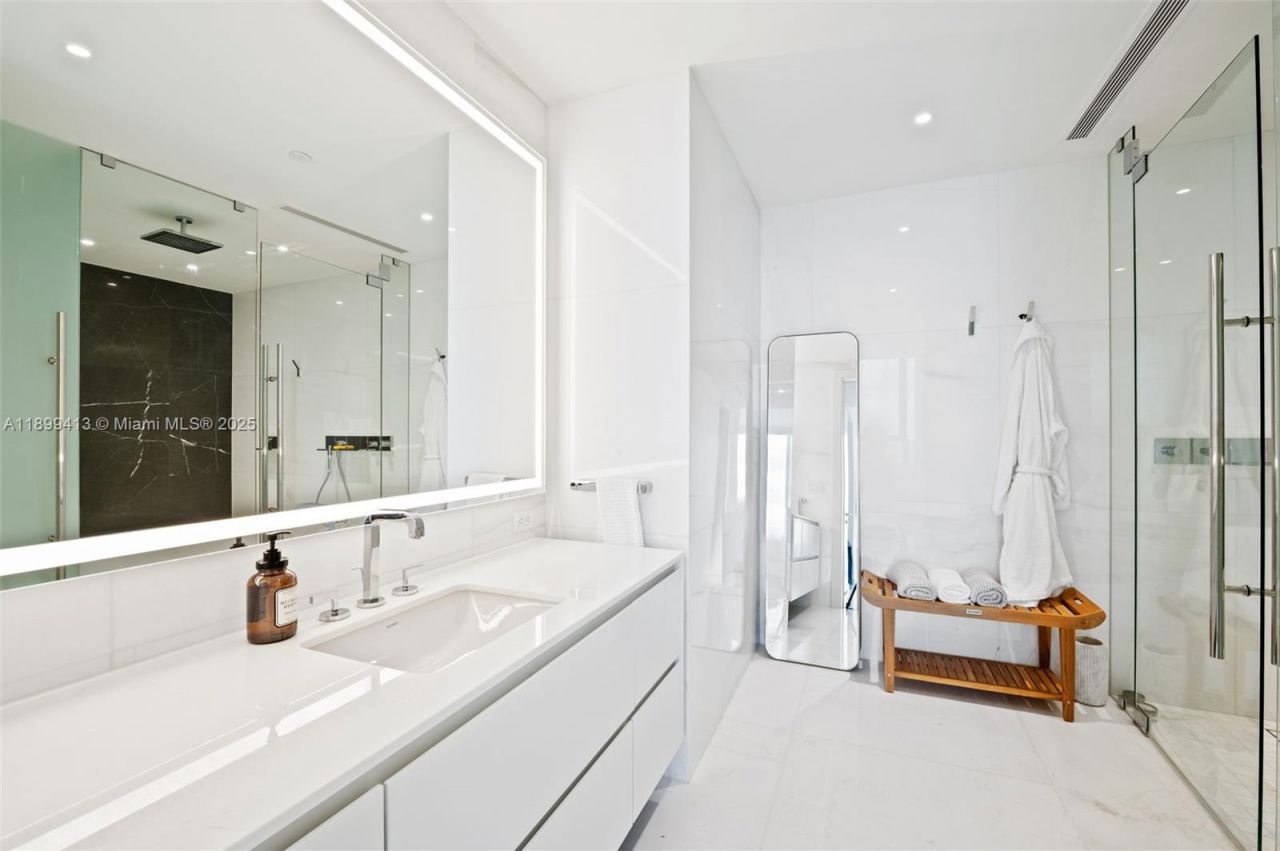 300 Biscayne Blvd Way, Unit 4909W, Miami, FL 33131 Photo