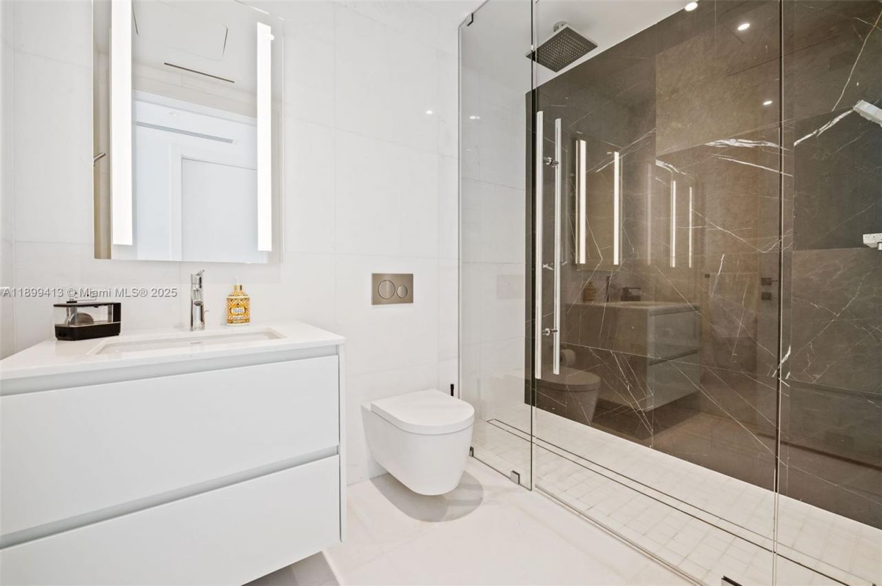 300 Biscayne Blvd Way, Unit 4909W, Miami, FL 33131 Photo