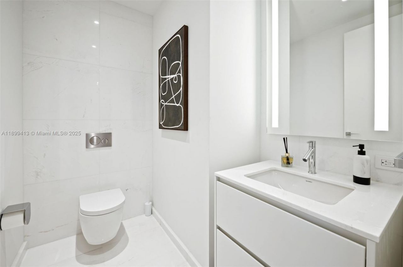 300 Biscayne Blvd Way, Unit 4909W, Miami, FL 33131 Photo