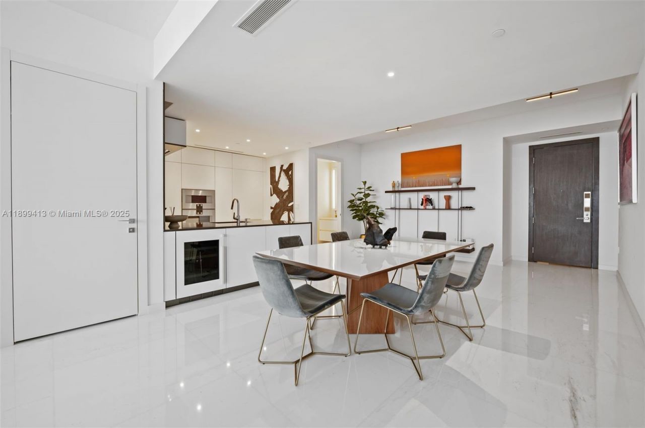 300 Biscayne Blvd Way, Unit 4909W, Miami, FL 33131 Photo