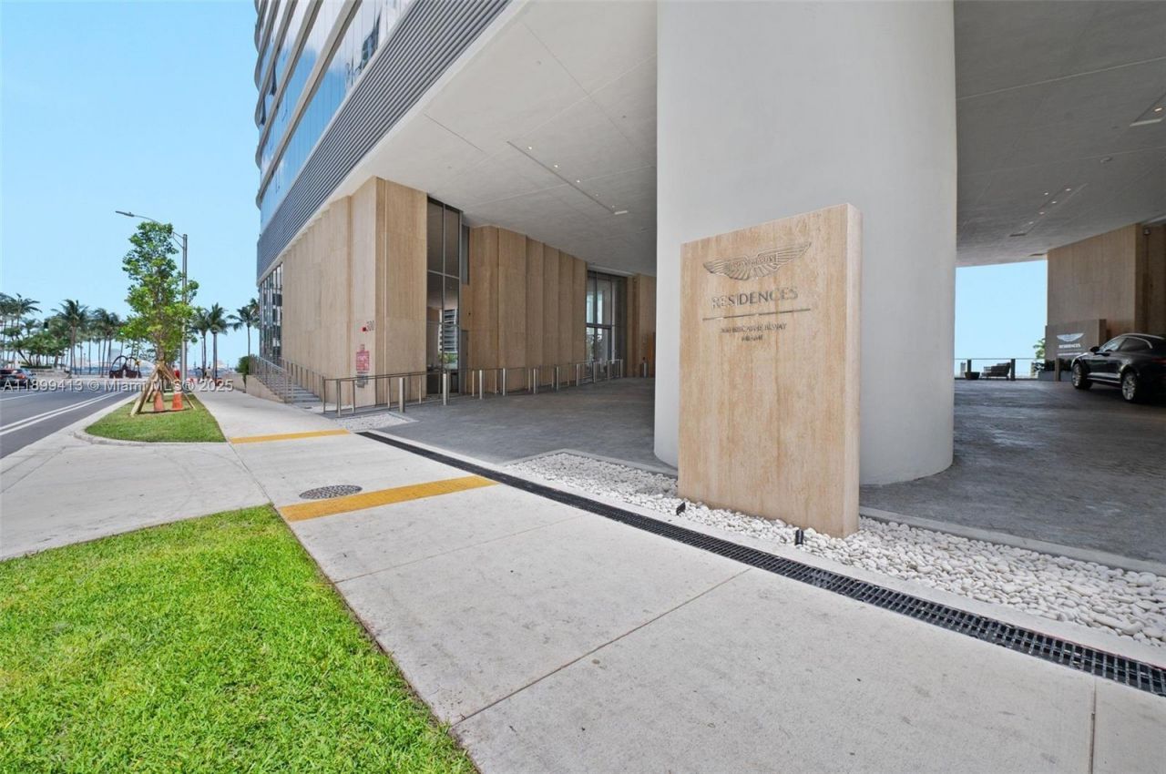 300 Biscayne Blvd Way, Unit 4909W, Miami, FL 33131 Photo
