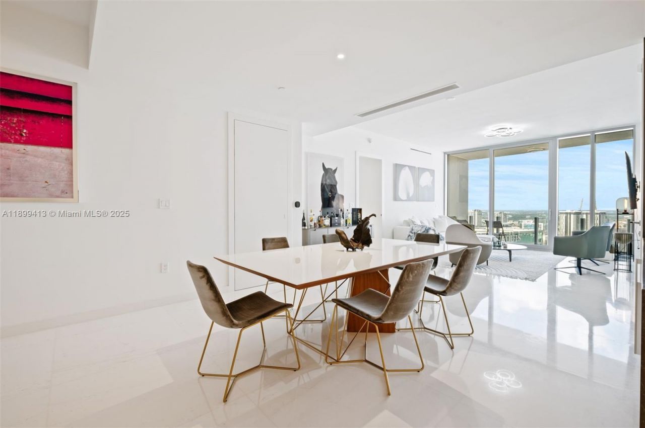 300 Biscayne Blvd Way, Unit 4909W, Miami, FL 33131 Photo