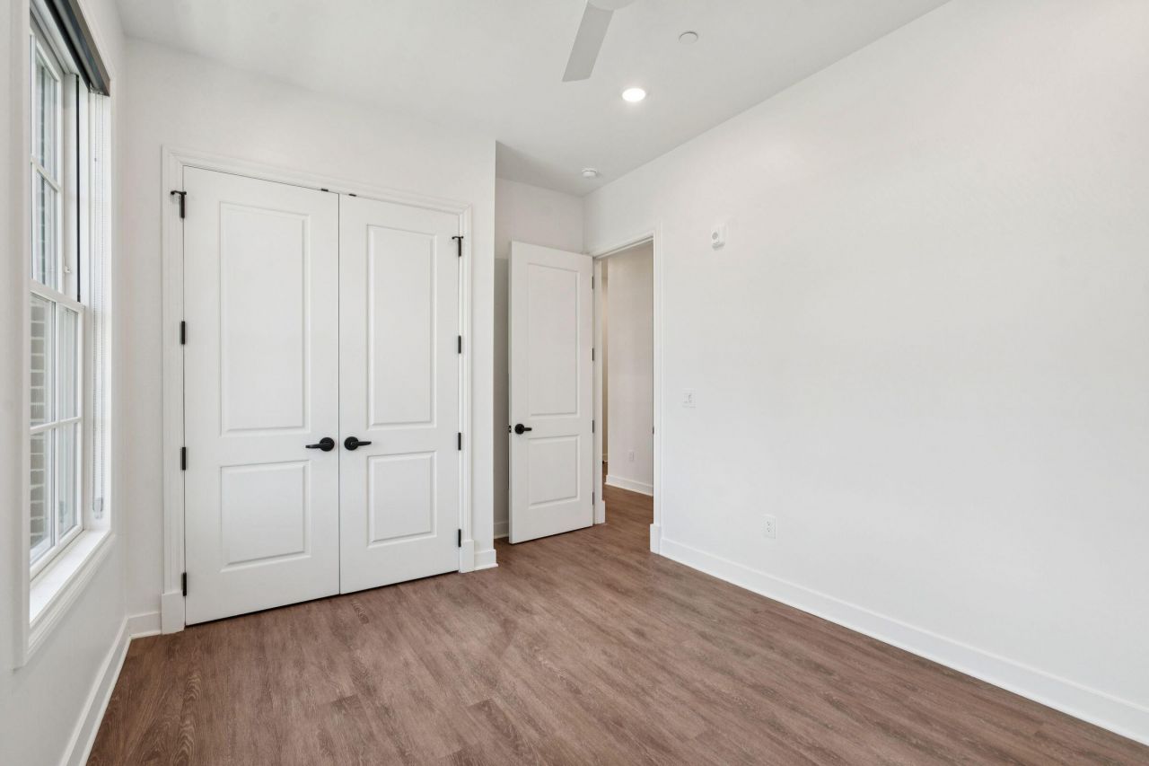 1 Barre Street Photo 10