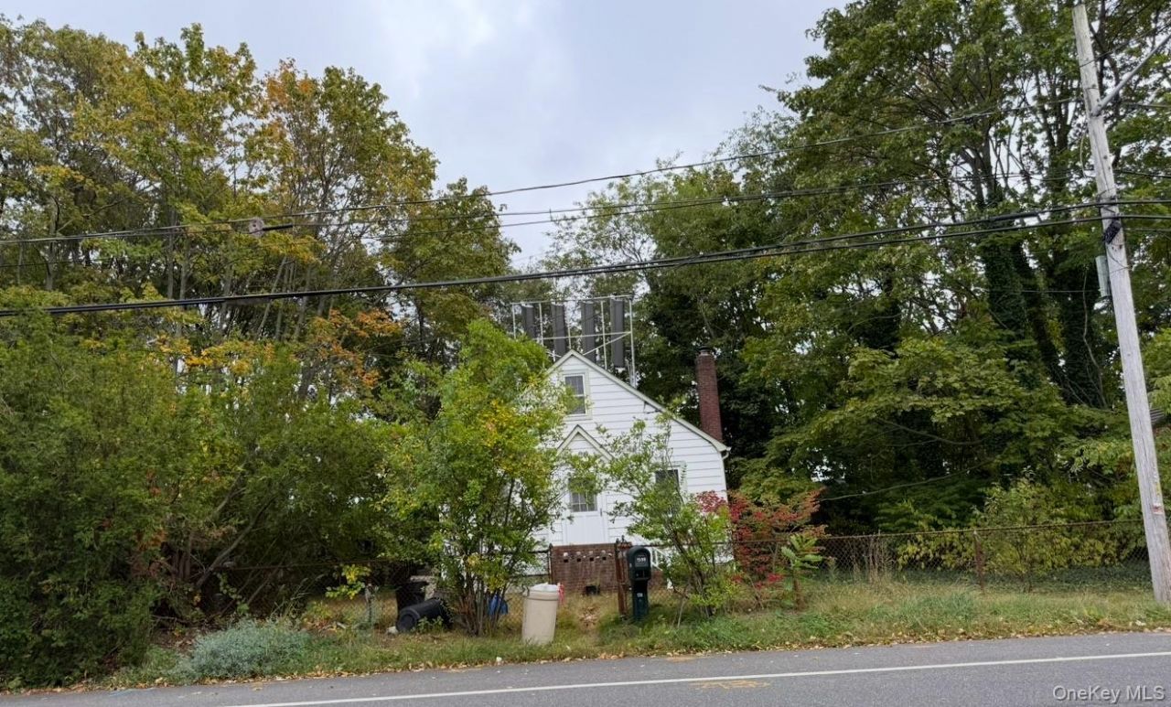 1599 3rd Street, West Babylon, NY 11704 Main Photo