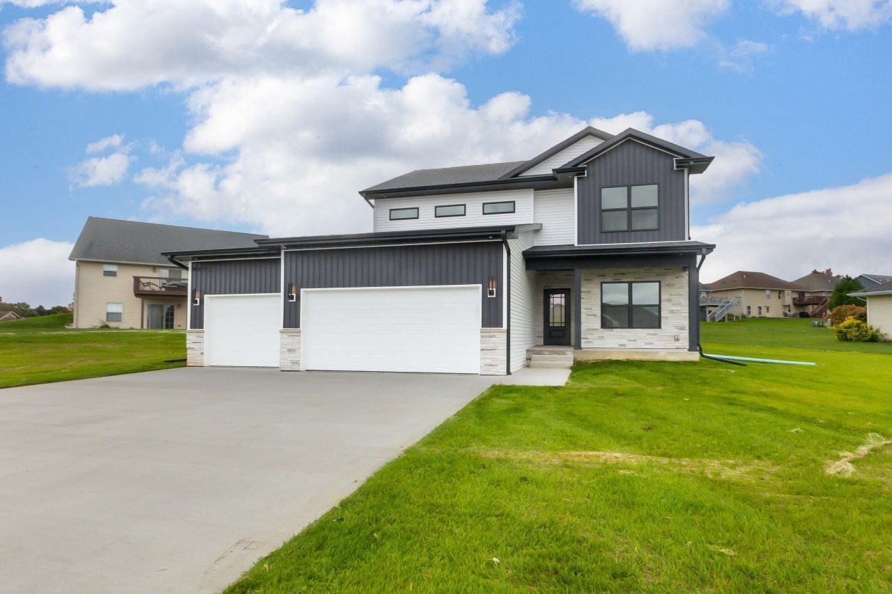 6074 Stockwood Drive, Asbury, IA 52002 Main Photo