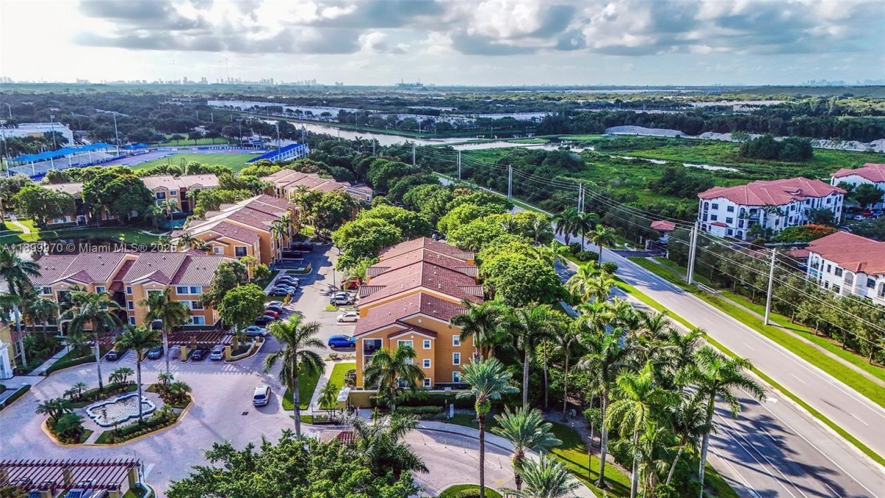 2440 E Preserve Way, Unit 208, Miramar, FL 33025 Photo