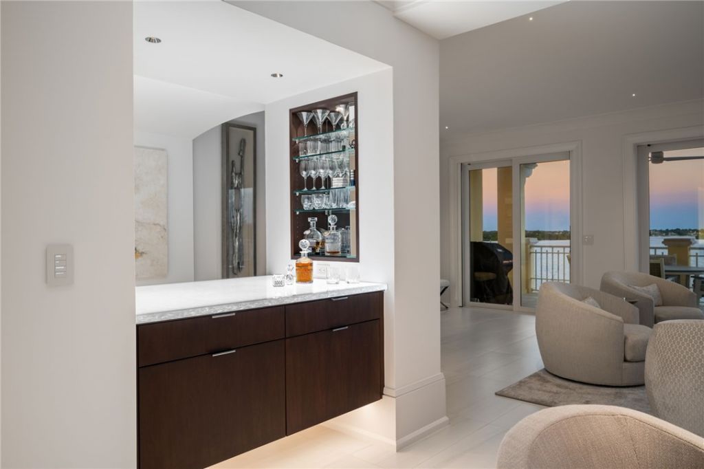 7 Royal Palm Point, Unit PHW, Vero Beach, FL 32960 Photo