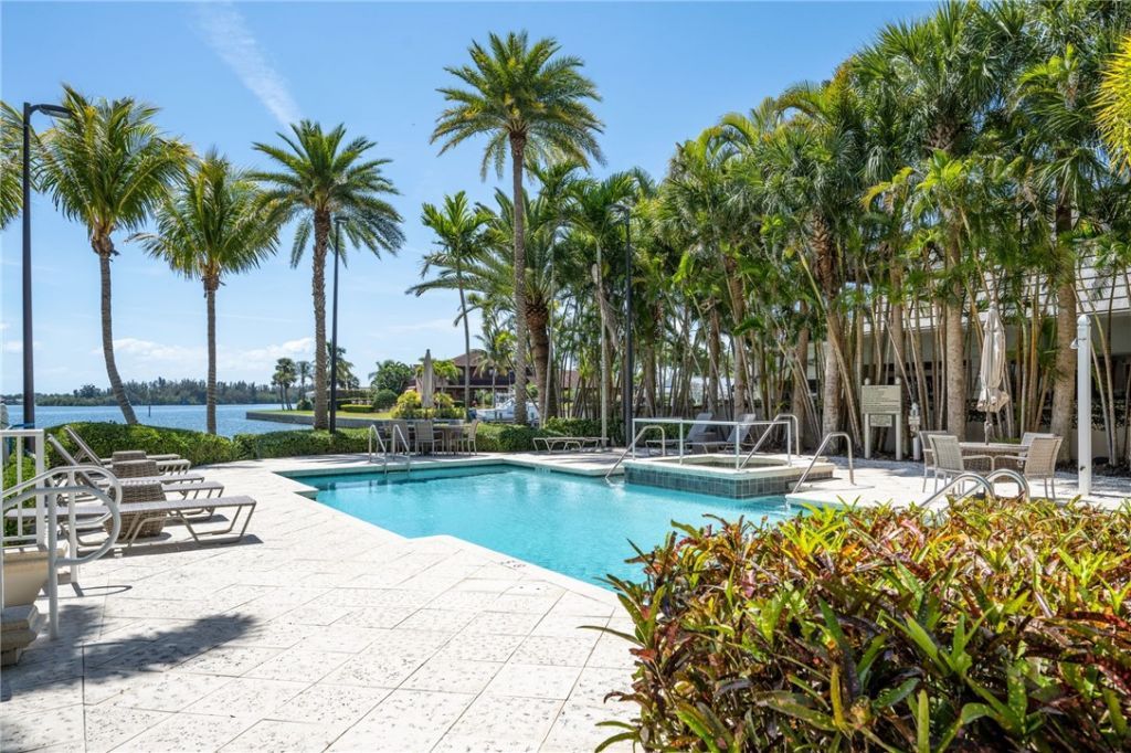7 Royal Palm Point, Unit PHW, Vero Beach, FL 32960 Photo