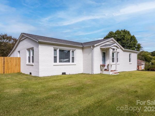 2625 20th Street Lane NE, Hickory, NC 28601