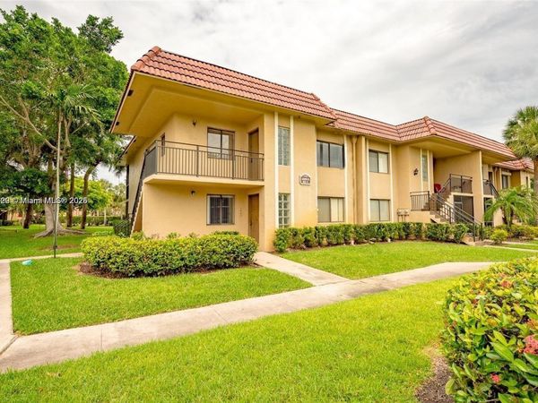 350 Lakeview Dr, Unit 201, Weston, FL 33326