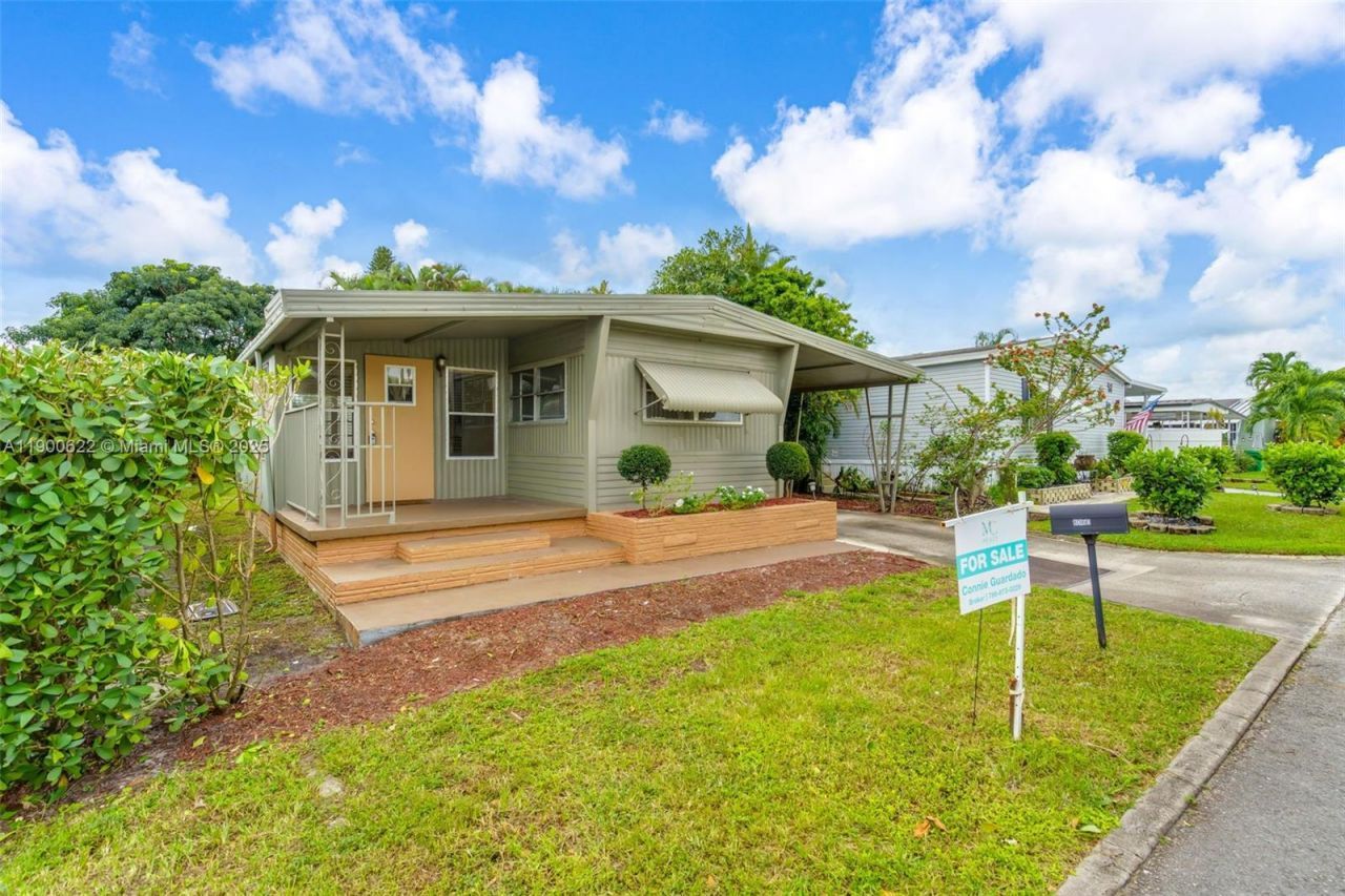 8360 SW 21st St, Davie, FL 33324 Photo