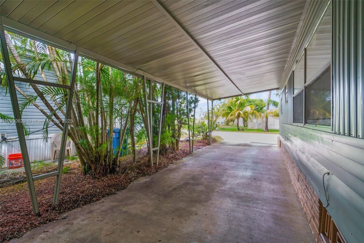 8360 SW 21st St, Davie, FL 33324 Photo