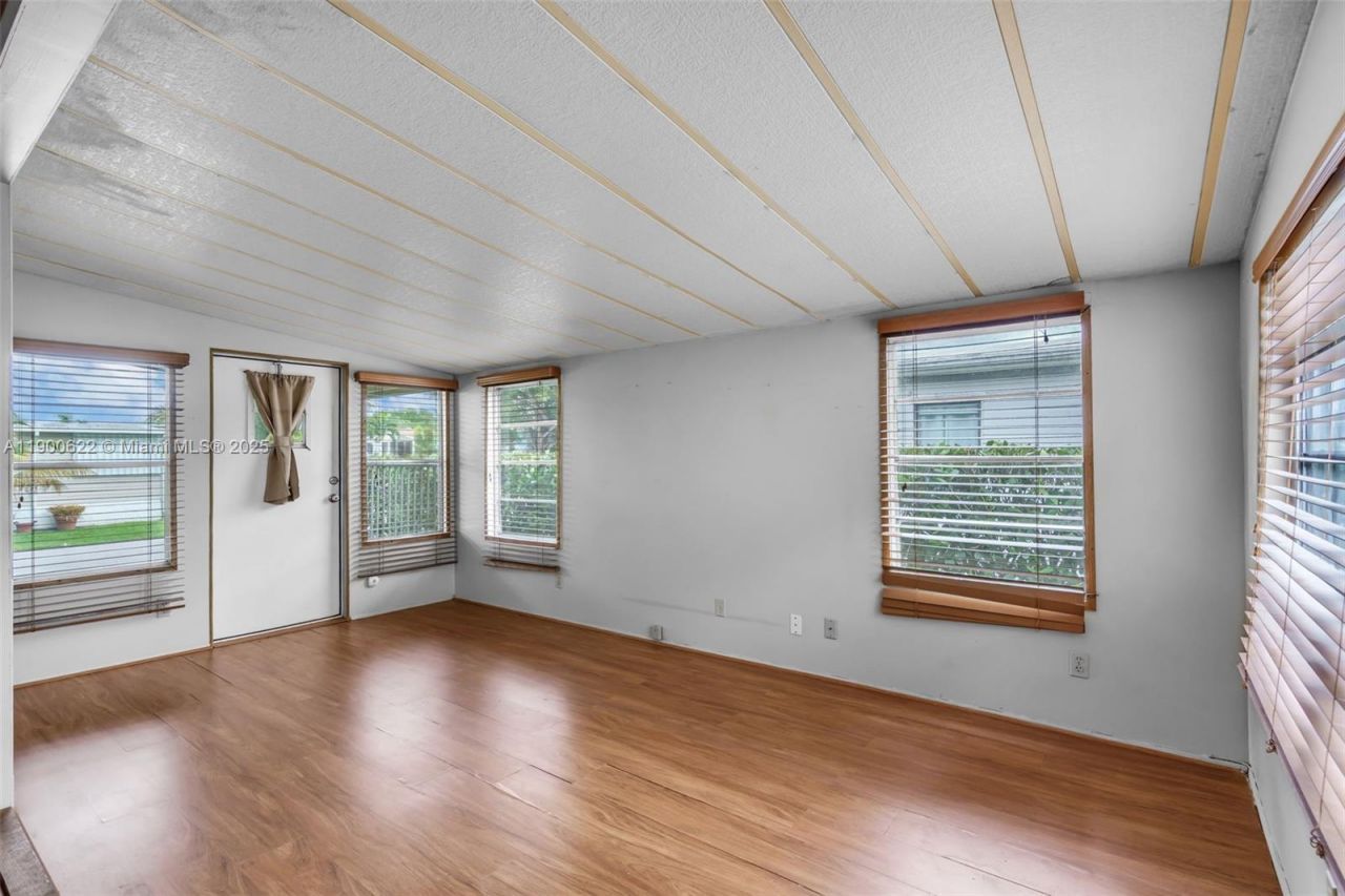 8360 SW 21st St, Davie, FL 33324 Photo