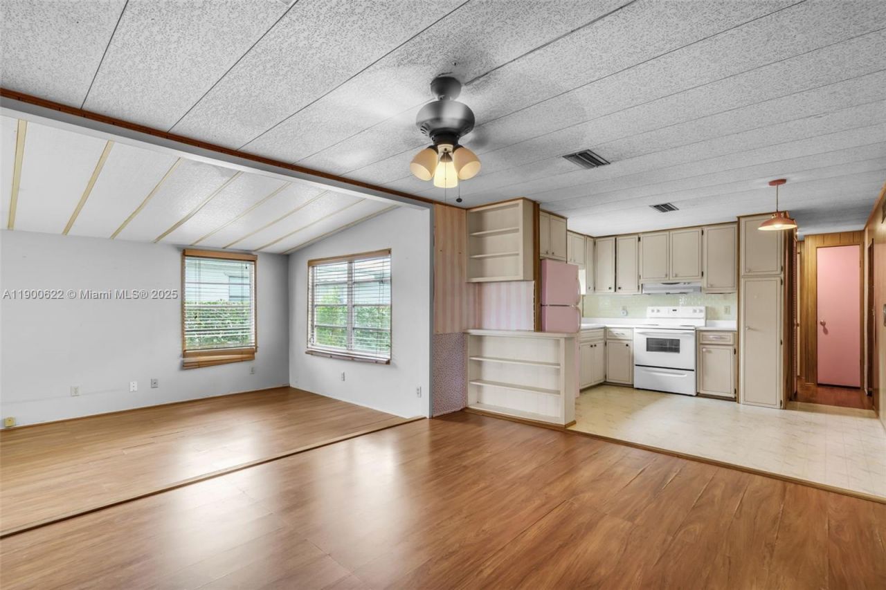 8360 SW 21st St, Davie, FL 33324 Photo