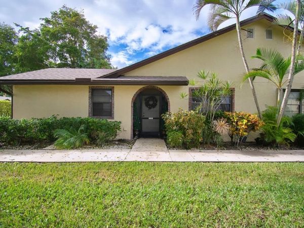 23301 Barlake Drive, Unit 23, Boca Raton, FL 33433