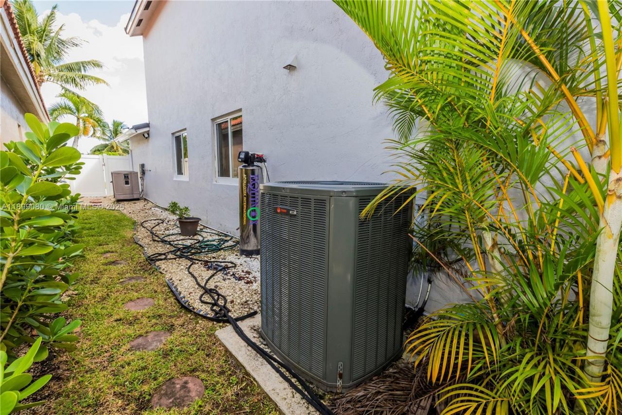 4156 Sapphire Ter, Weston, FL 33331 Photo